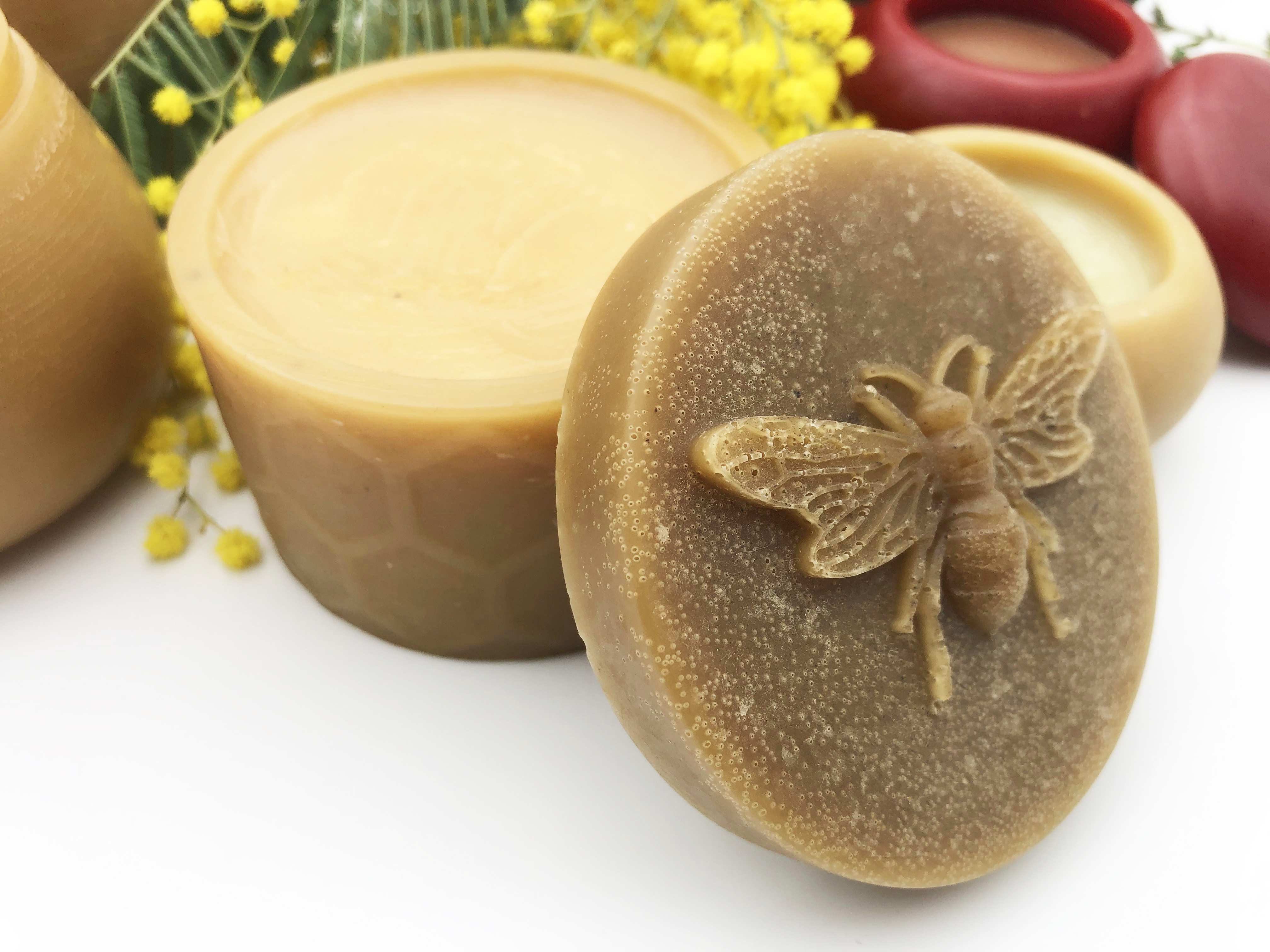 Décoration pot rond abeille avec couvercle avec crème pour le corps cire abeille pour cadeau original ou objet de décoration maison