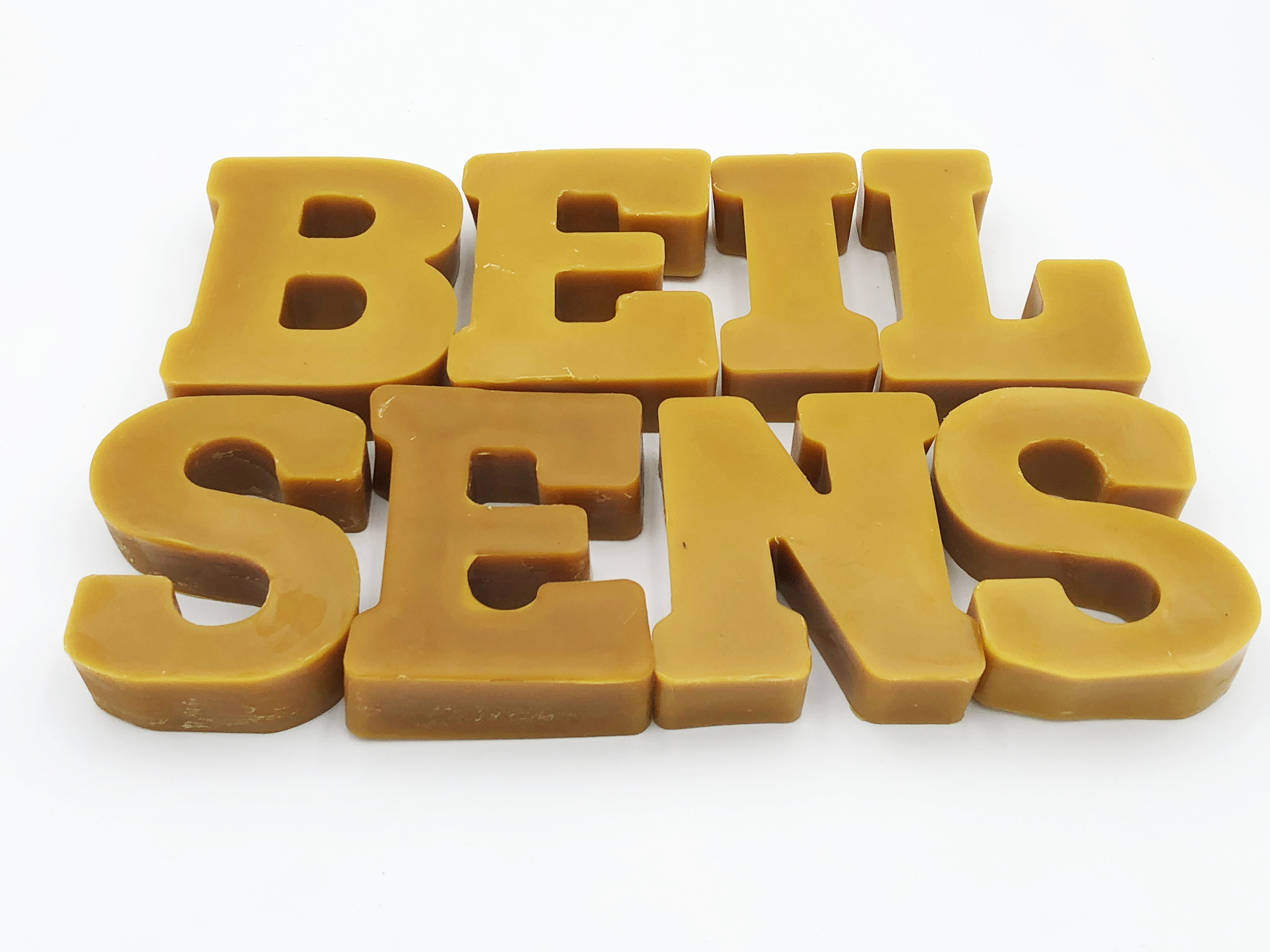 Image mot écrit en grosses lettres beilsens en cire abeille pour cadeau ou décoration original