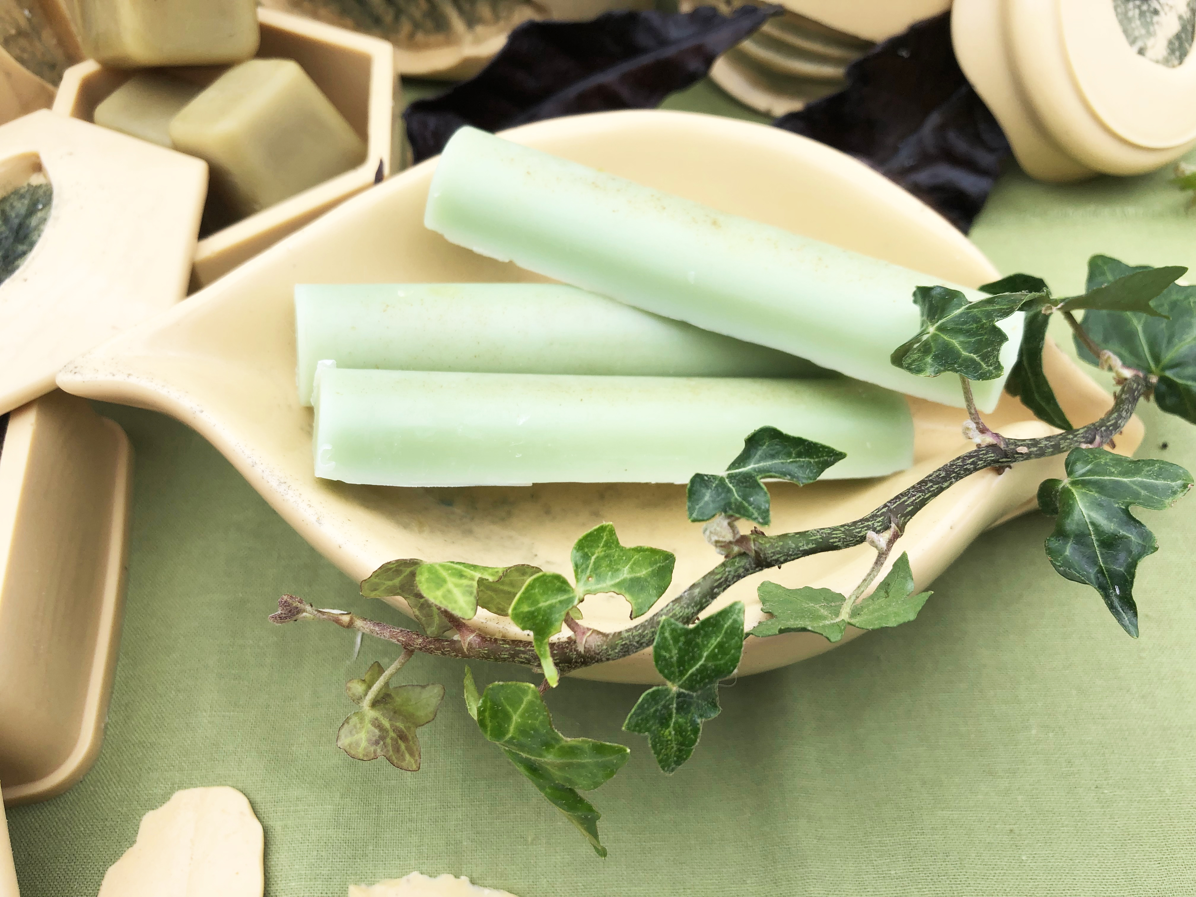 la feuille en cire d'abeille vide beilsens et baume vert en cire d'abeille et huiles essentielles