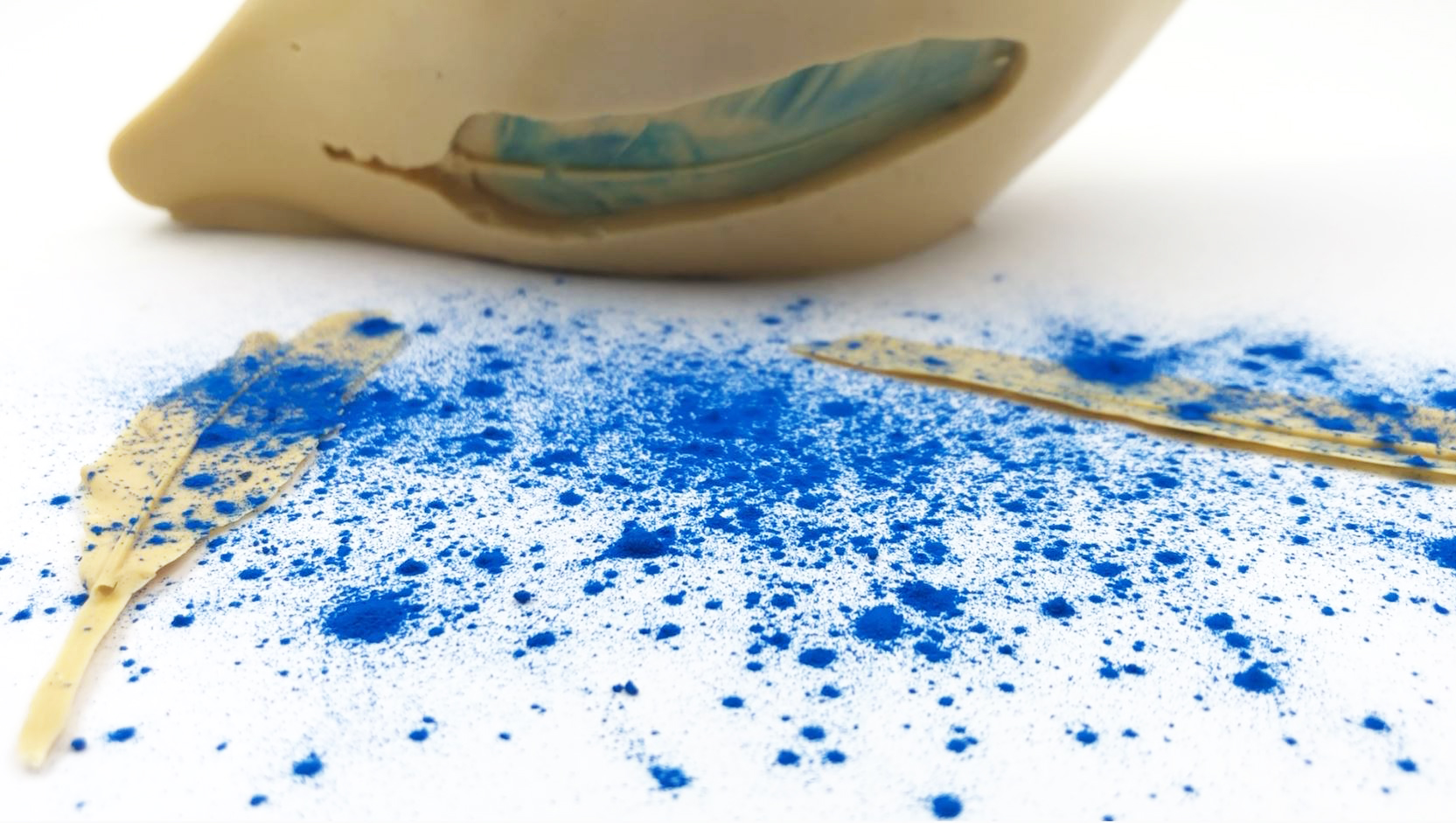 pigment bleu cire d'abeille